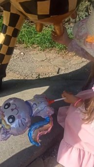 Деревенская девченка везде корову найдет