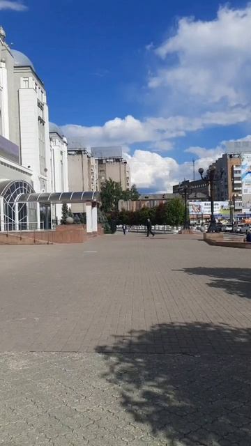 Комсомольская площадь, вокзал Самары, памятник Ю. Деточкину.