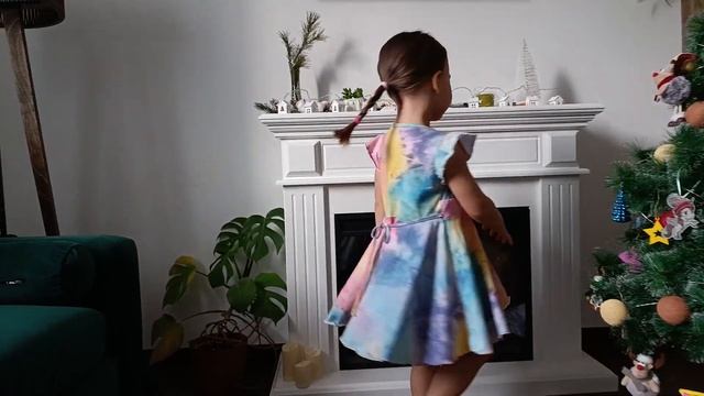 Аня на подиуме - показ новых платьев