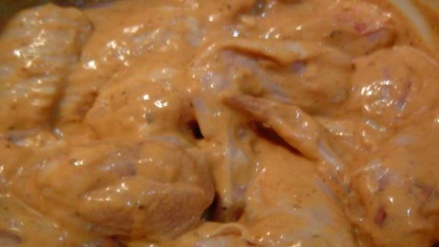 Крылышки в пикантном соусе (в мультиварке)