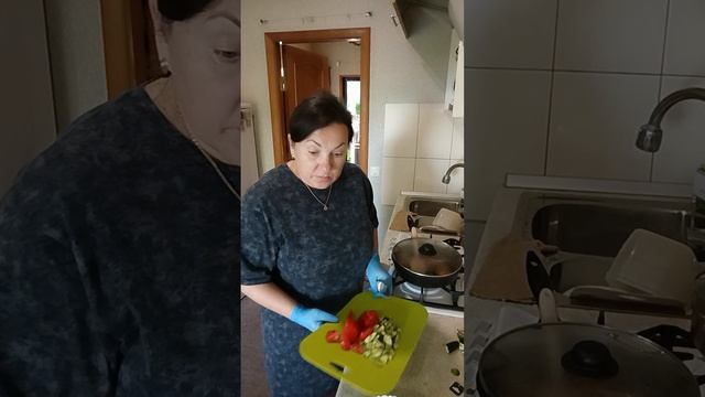 Пока помыла витрину,замёрзла 🥶 Режу САЛАТЭС 🥗 Мой хлеб 🍞