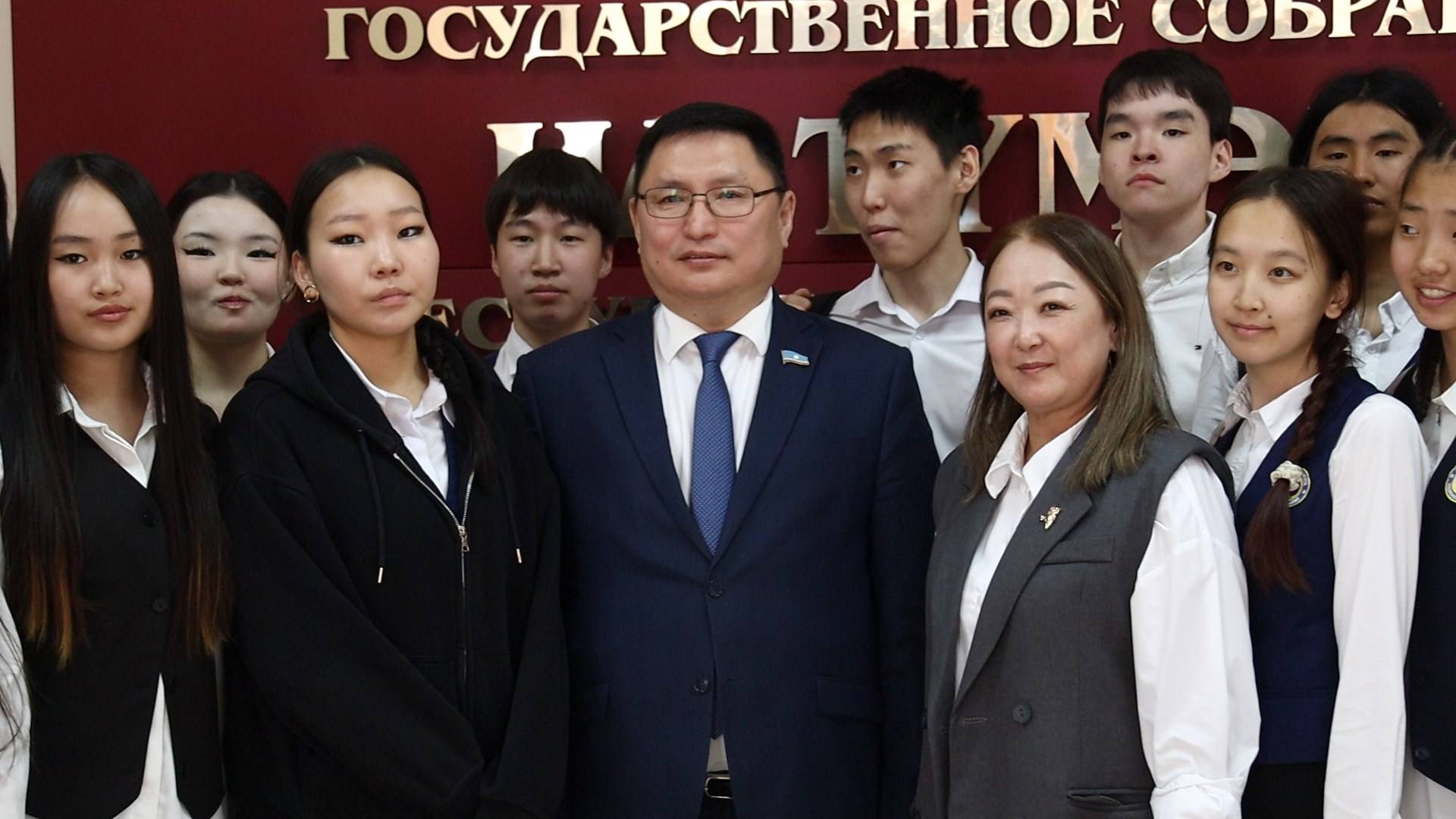 Андрей Николаев встретился с обучающимся национальной гимназии «Айыы кыһата»