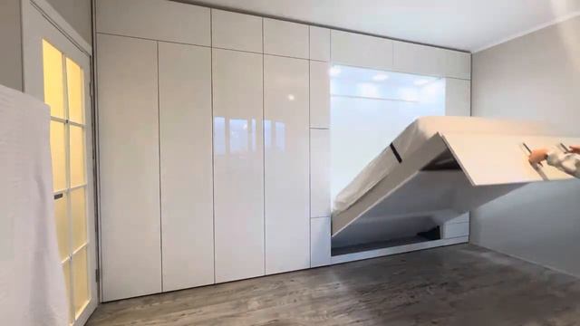 Мебельный комплект во всю стену из белого глянца, сост