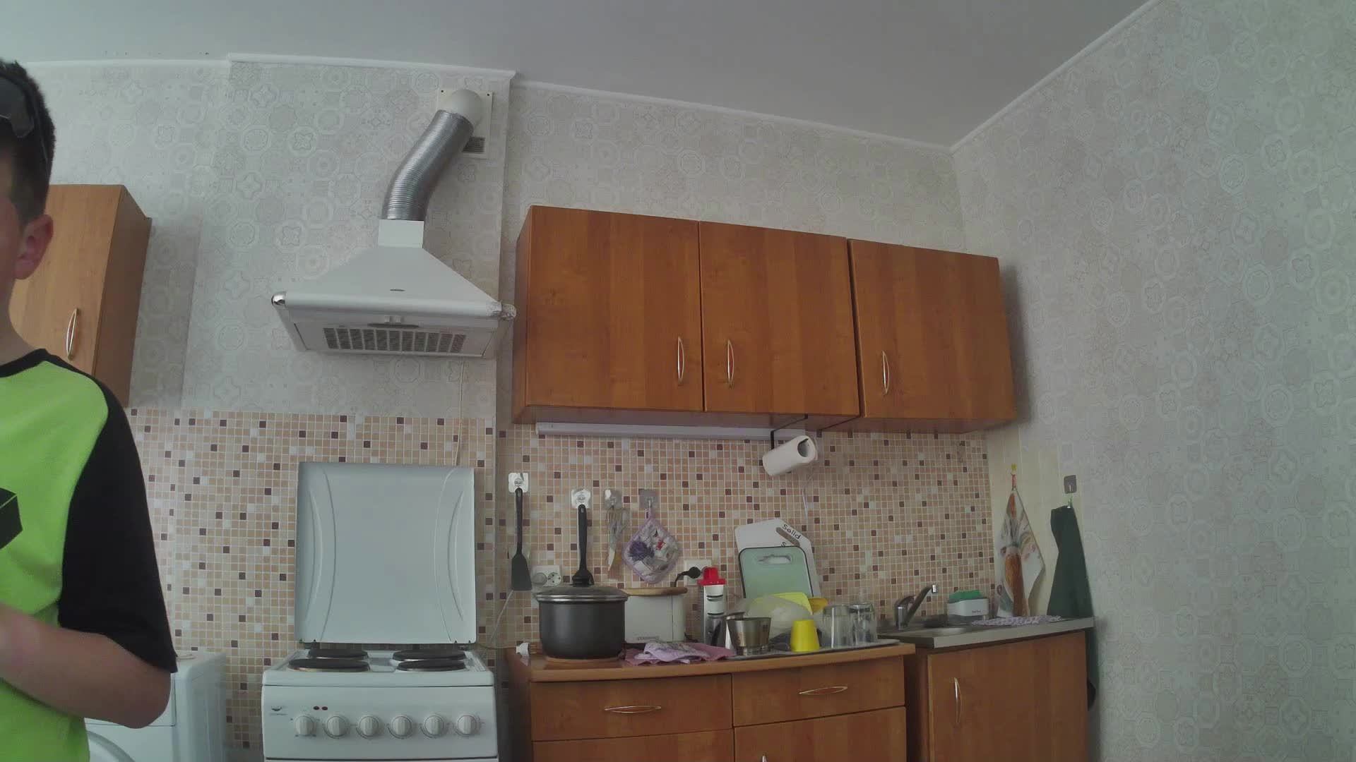 Разговариваем, варим яйца.
