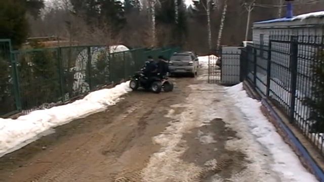 На электроквадроцикле, вчетвером!