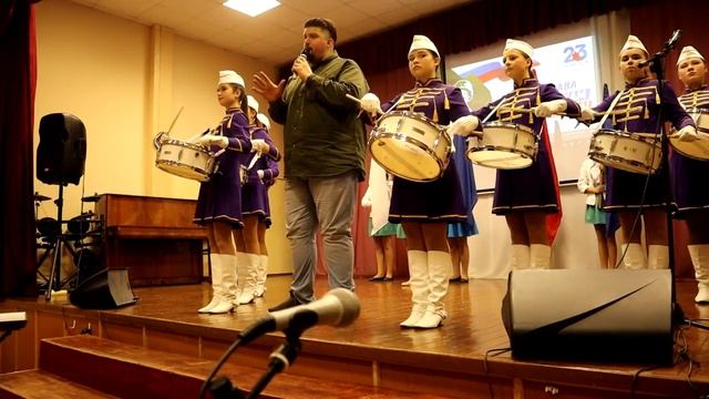 "Родина" в исполнении Р.А. Печкурёва и ансамбля барабанщиц "Темп"