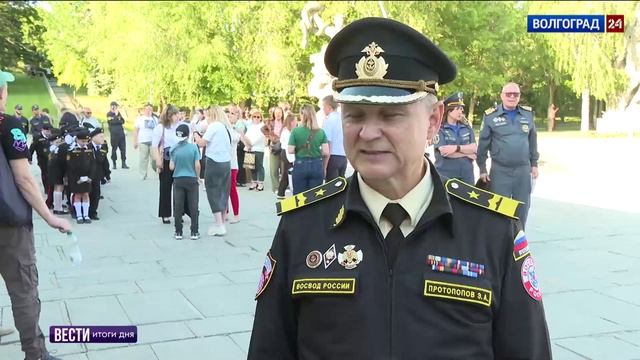 Школьники дали клятву и вступили в ряды матросов на Мамаевом кургане »