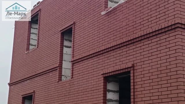 Двухэтажный дом из газобетона с облицовкой фасада керамическим кирпичом Брайер Бордо