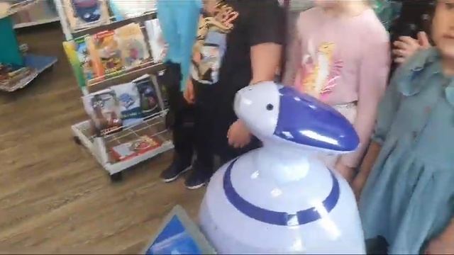 видео робот
