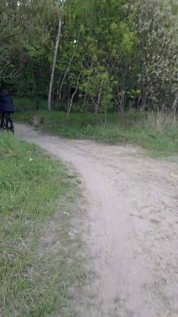 1000009626.mp4 Мои уже на велосипедах.Инна Гетц.