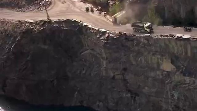Volvo однажды использовала хомяка, чтобы доказать, насколько легко поворачивается их руль.😁
