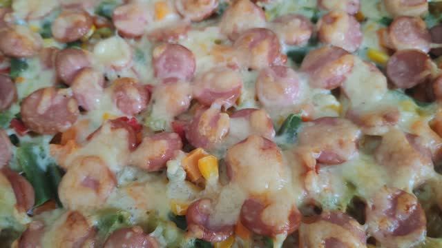 Запеканка в духовке из макарон, сосисок и смеси овощей на скорую руку, простое и вкусное блюдо