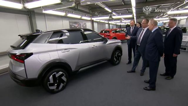Известны новые подробности о новом кроссовера Lada, который показывали Путину