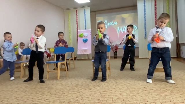 "Бажання сердець " (свято мами в молодшій групі "Бджілка " , ДНЗ №449 м.Київ