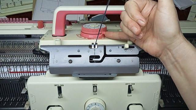 Если только учишься- шапочка получится). Шапка резинко