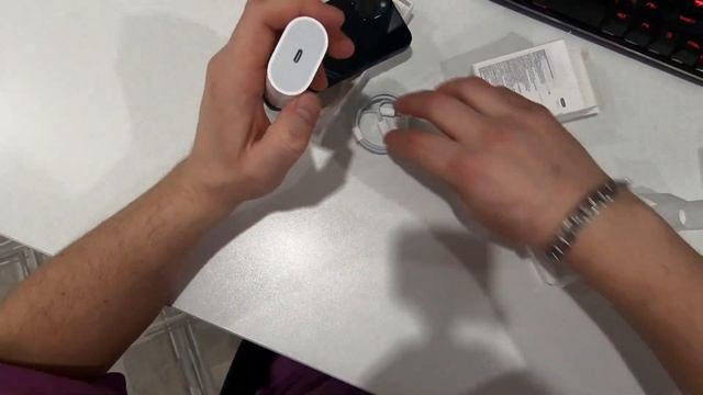 Купил iPhone 14 в 2025 году / Распаковка / Как наклеить защитн