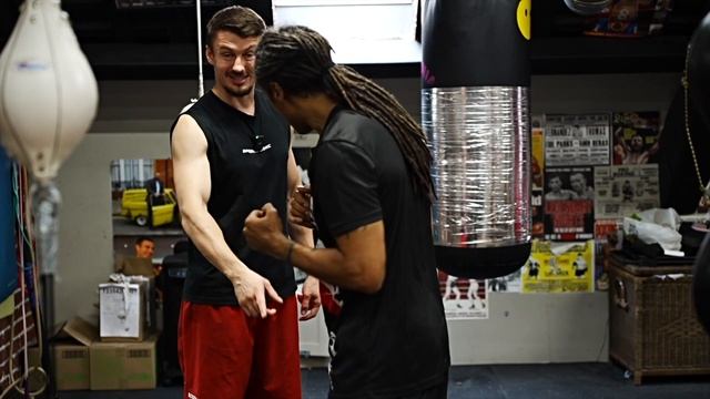 🥊 Уверенная и твердая стойка в боксе - залог победы  - ?