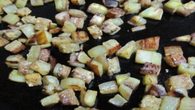 Салат с баклажаном и свининой