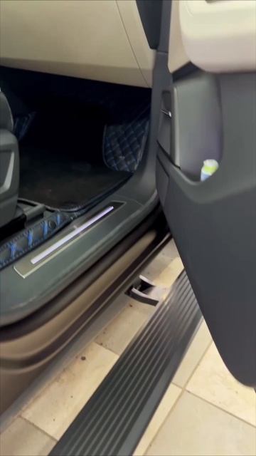 Выдвижные электрические пороги на Audi Q6