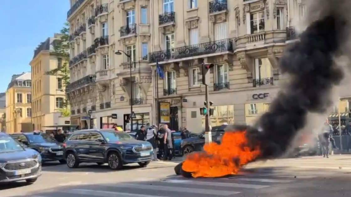 Полиция применила слезоточивый газ во время митинга таксистов в Париже