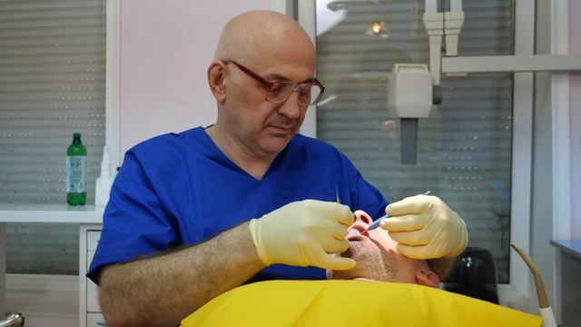 Сергей Бритаев – лечащий врач, стоматолог. Клиника "Зубная здравница". Владикавказ, ул. Джанаева 16