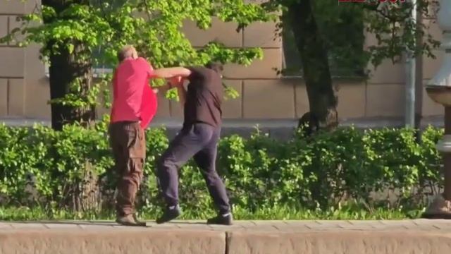 Сегодня на проспекте Ленина, 97 между таксистом и автоинструктором завязалась драка.
