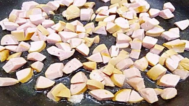 Картошка фаршированная сосисками