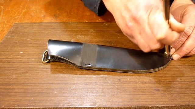 Ножны из старых сапог и разного хлама.  A scabbard made from old boo