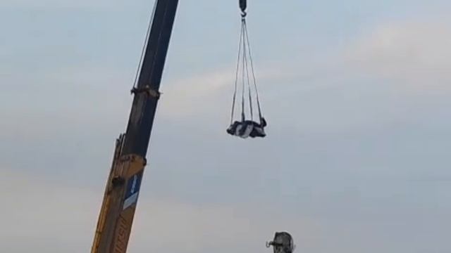 В Соловей-Ключе крановщики решили «подкинуть» пьянного коллегу на небеса
