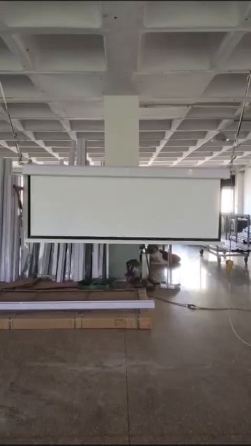 Экран, встраиваемый в потолок, ширина 3 метра