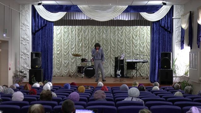 Поет Ян Чернушевич "Никто тебя не любит так,как я"