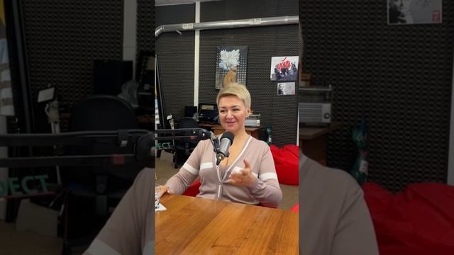 Нарезка из интервью со мной на радиоволне 97.5 НАШЕ РАДИО, полная версия по ссылке в описании ниже.