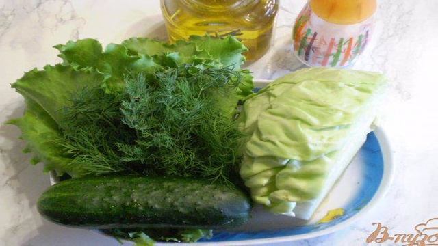 Салат с молодой капустой и салатом