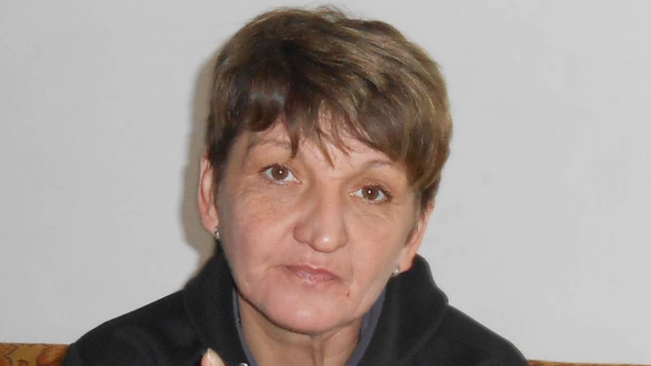 Лариса Ивановна деньги берёт