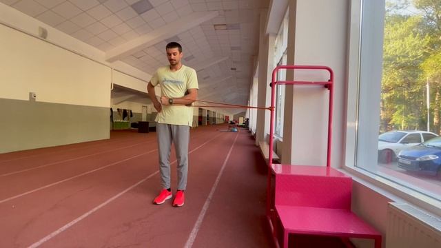 Внутренняя ротация в плечевом суставе стоя с эспандер