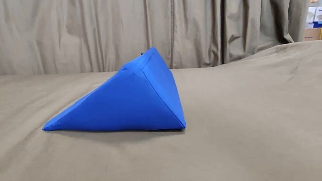 Подушка клиновидная для кровати