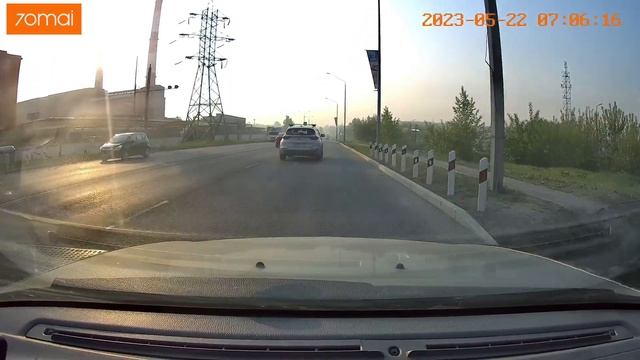 В зеркала смотрят только неуверенные в себе люди.