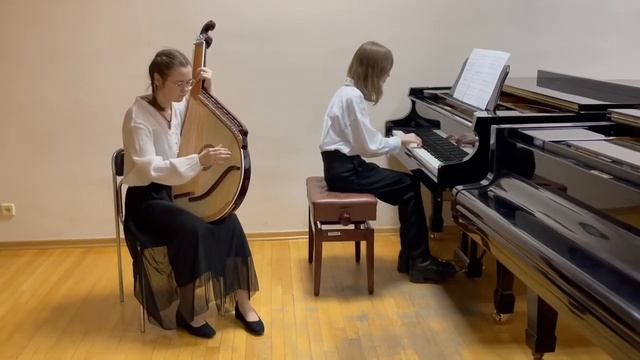 Р.Ловланд "Мелодія"  Виконують Софія Іщук (бандура) та Катерина Хохлачова (ф-но)