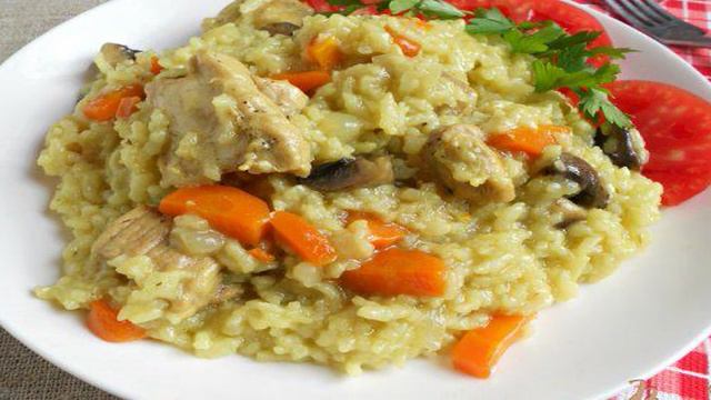 Рисовая каша со свининой и грибами в мультиварке