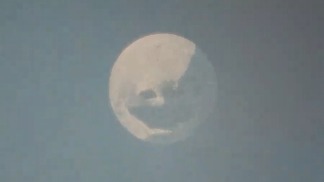 Луна нападает на Землю. 2 часть. Анимация космической астрофобии. The Moon wakes up