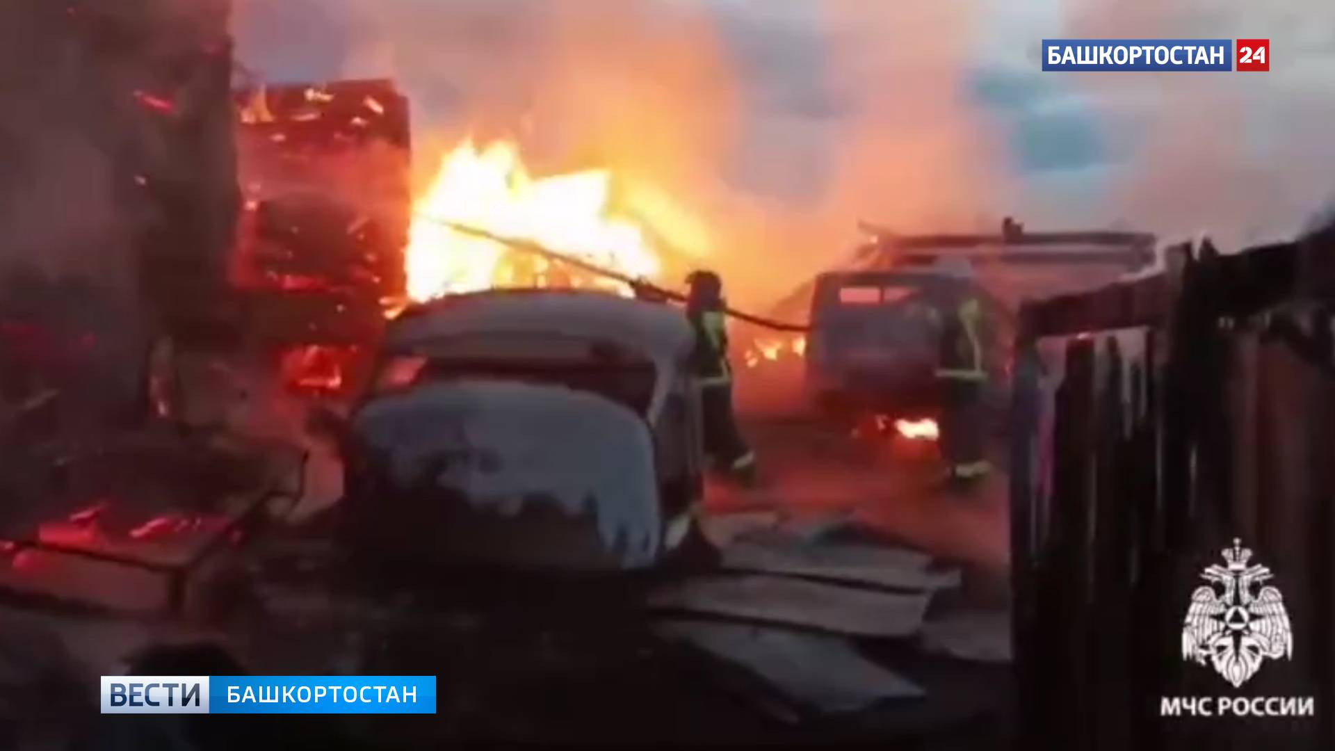 В Башкортостане пожар уничтожил дом, сарай и автомобиль у многодетной семьи