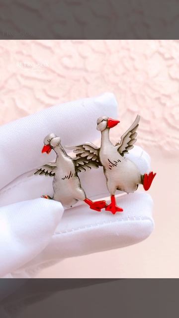 JJ / JONET JEWELRY Брошь "Два веселых гуся"