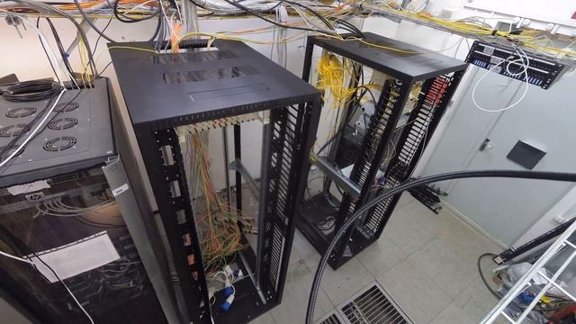 Замена двух открытых стоек на один телекоммуникацион?