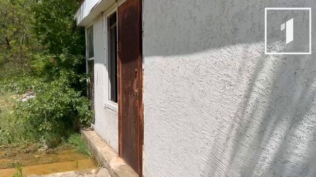 Заброшенный теннисный корт в Кировском районе Донецке затапливает водой!