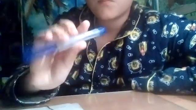 Учимся делать кикбоксинг ручкой
