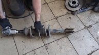 Как быстро разобрать амортизационную стойку?