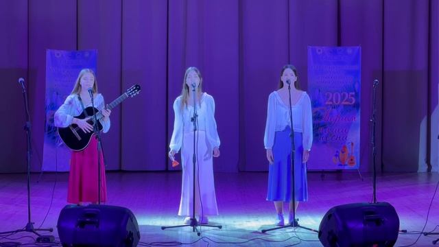трио "РАДость" КСП "Встречный ветер".Ю.Ким "Ходят кони"
