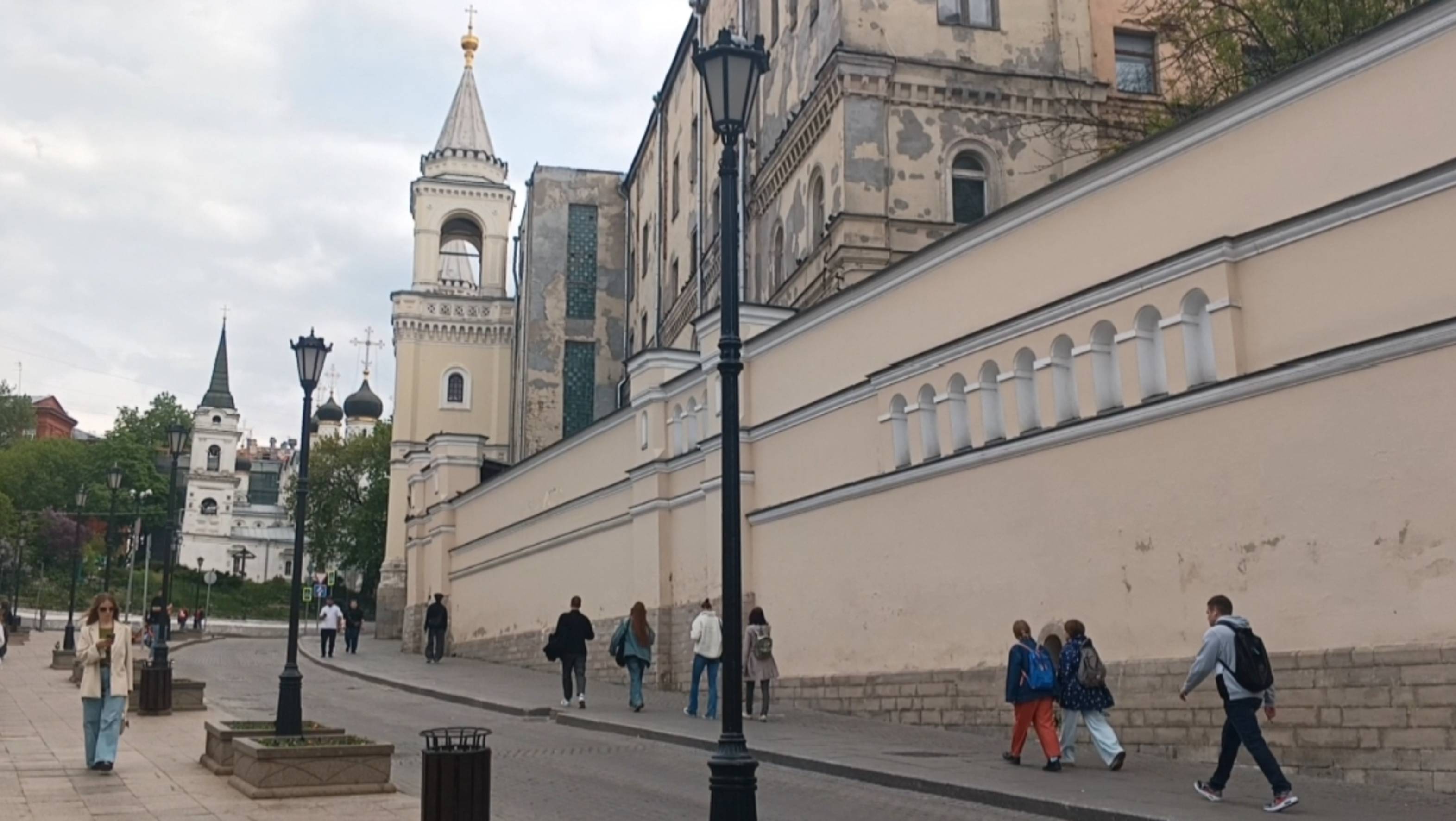 Прогулки по Москве. Как я искала бетонного котика в Хохловском переулке