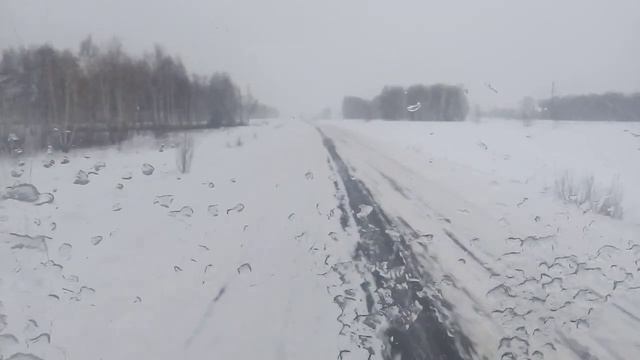 вся дорога в снегу
