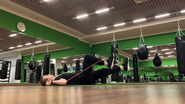 Жим ногами лёжа с эспандером (LYING ALTERNATE LEG PRESS)